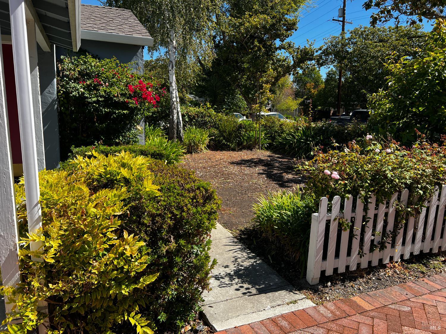 Detail Gallery Image 8 of 16 For 859 Colorado Ave, Palo Alto,  CA 94303 - 2 Beds | 1 Baths