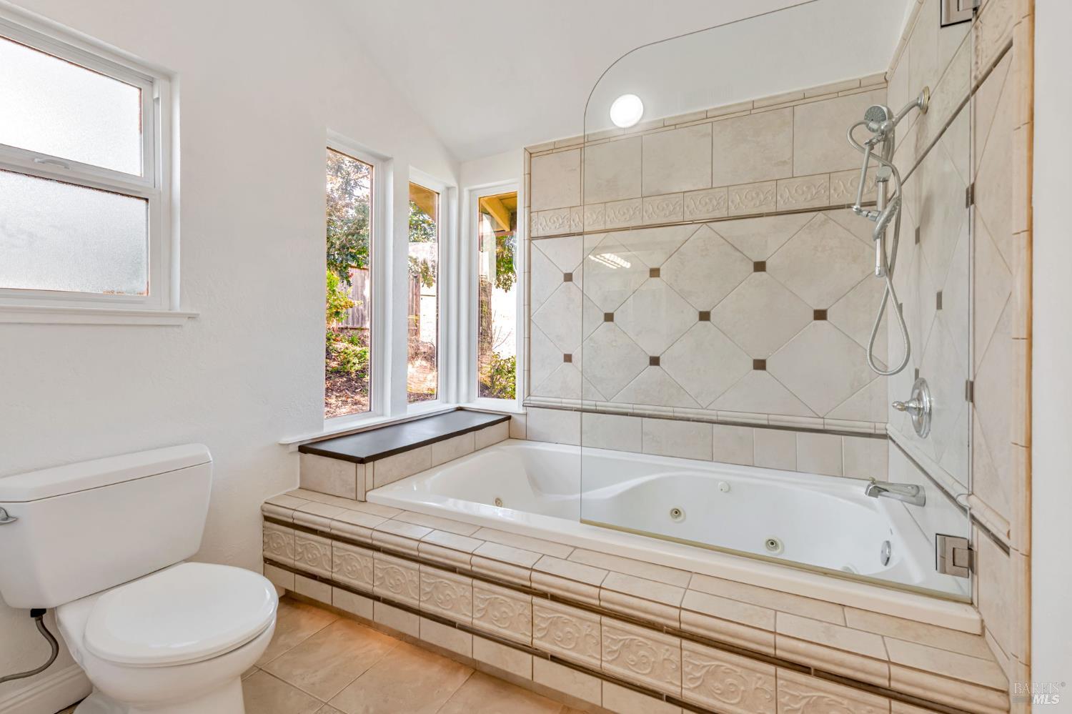 Detail Gallery Image 25 of 31 For 107 Partridge Dr, Novato,  CA 94945 - 3 Beds | 2 Baths