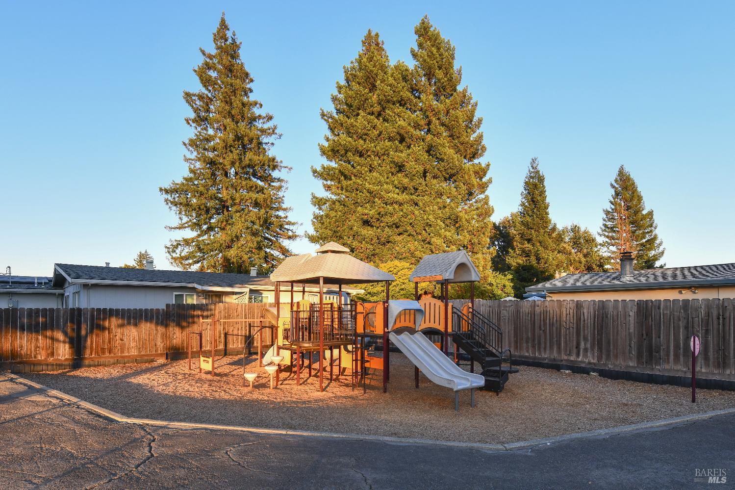Detail Gallery Image 24 of 27 For 3520 Beckworth Dr, Napa,  CA 94558 - 3 Beds | 2 Baths