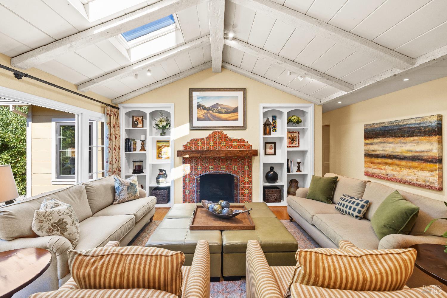 Detail Gallery Image 5 of 44 For 260 Clorinda Ave, San Rafael,  CA 94901 - 4 Beds | 3 Baths