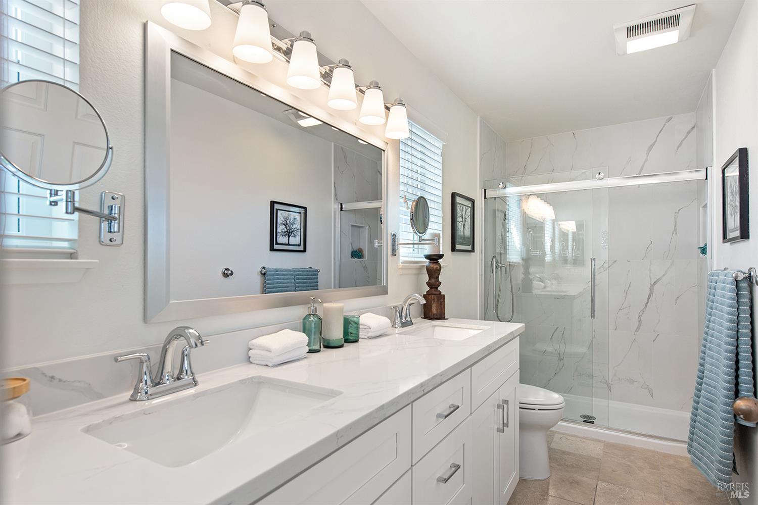 Detail Gallery Image 8 of 29 For 306 Commodore Dr, Richmond,  CA 94804 - 2 Beds | 2/1 Baths