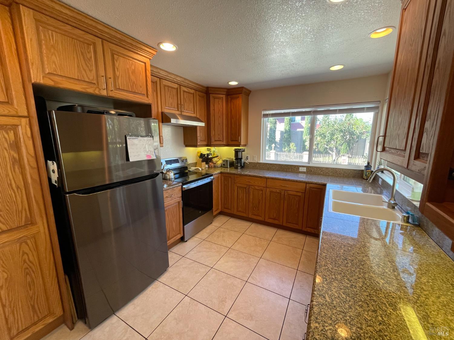Detail Gallery Image 12 of 27 For 954 Eleanor Ave, Rohnert Park,  CA 94928 - 3 Beds | 2 Baths