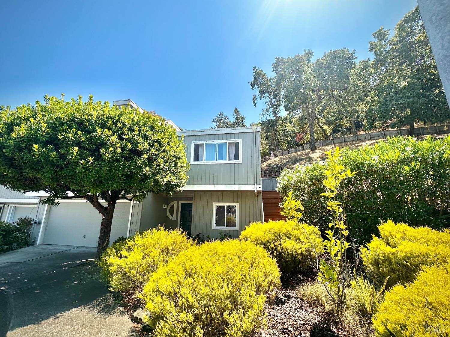 Detail Gallery Image 1 of 14 For 13 Madrid Ct, Novato,  CA 94947 - 3 Beds | 2 Baths