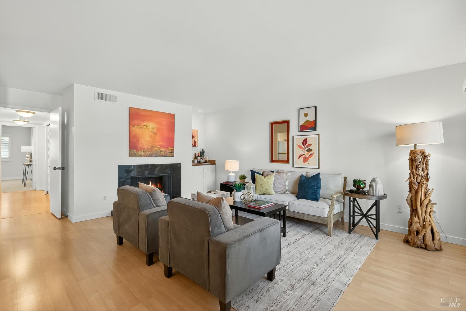Detail Gallery Image 6 of 28 For 71 Scottsdale Way, Novato,  CA 94947 - 2 Beds | 1/1 Baths