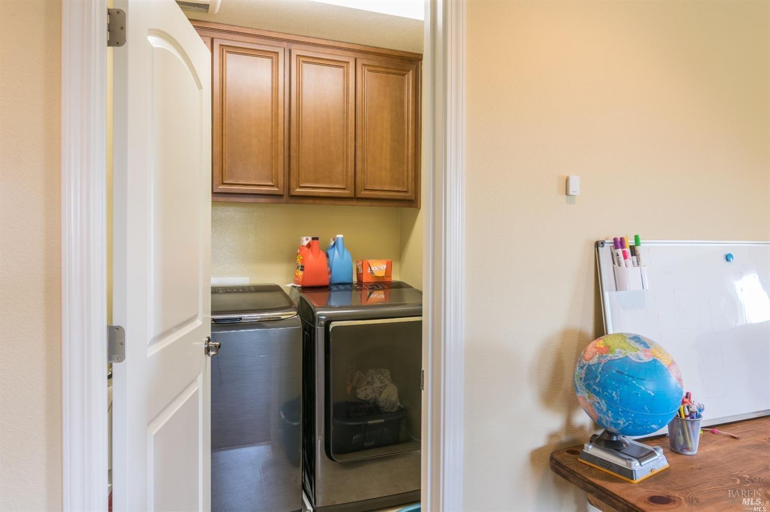 Detail Gallery Image 12 of 22 For 2222 Newcastle Dr, Vacaville,  CA 95687 - 3 Beds | 2/1 Baths