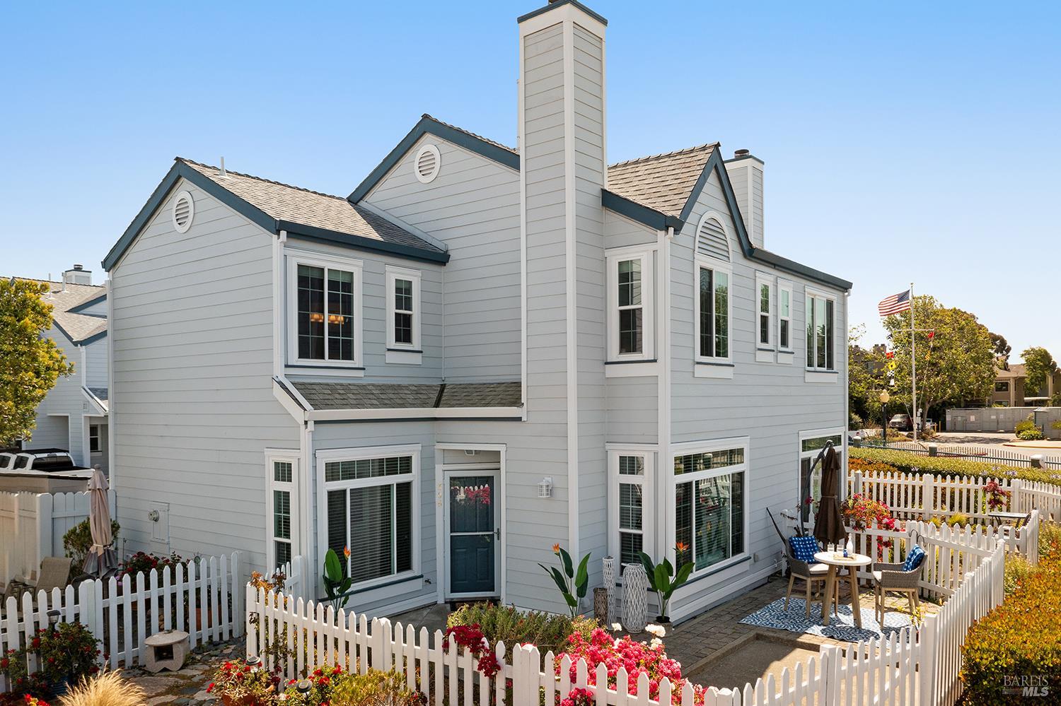 Detail Gallery Image 17 of 29 For 306 Commodore Dr, Richmond,  CA 94804 - 2 Beds | 2/1 Baths