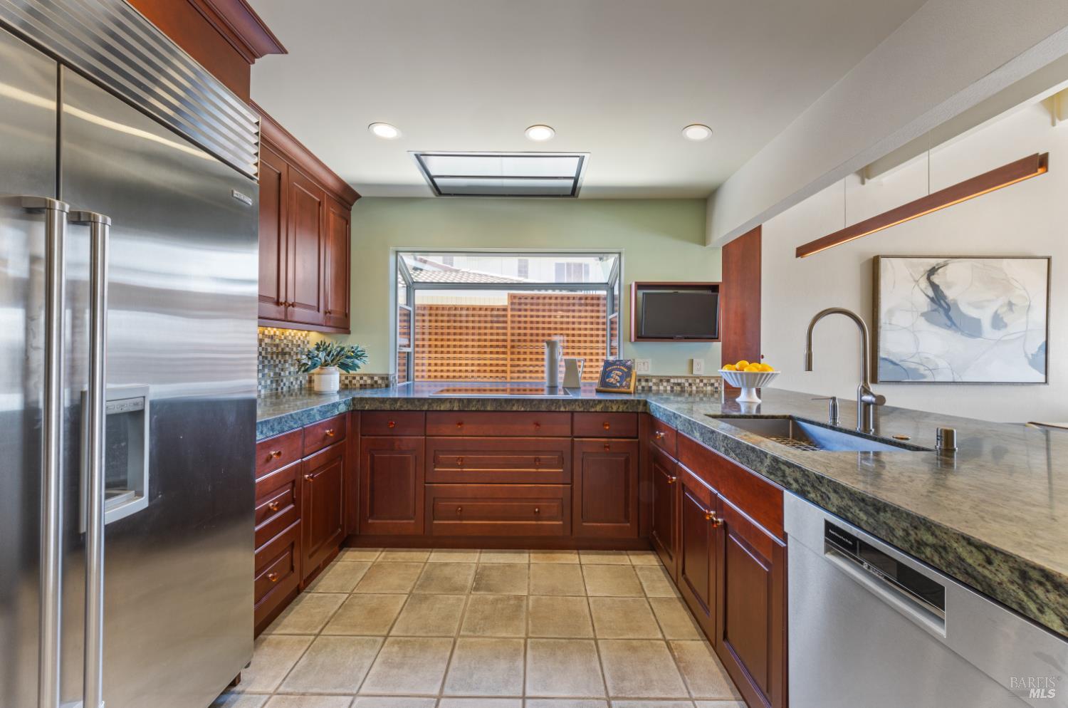 Detail Gallery Image 18 of 56 For 126 San Marino Dr, San Rafael,  CA 94901 - 5 Beds | 3/1 Baths