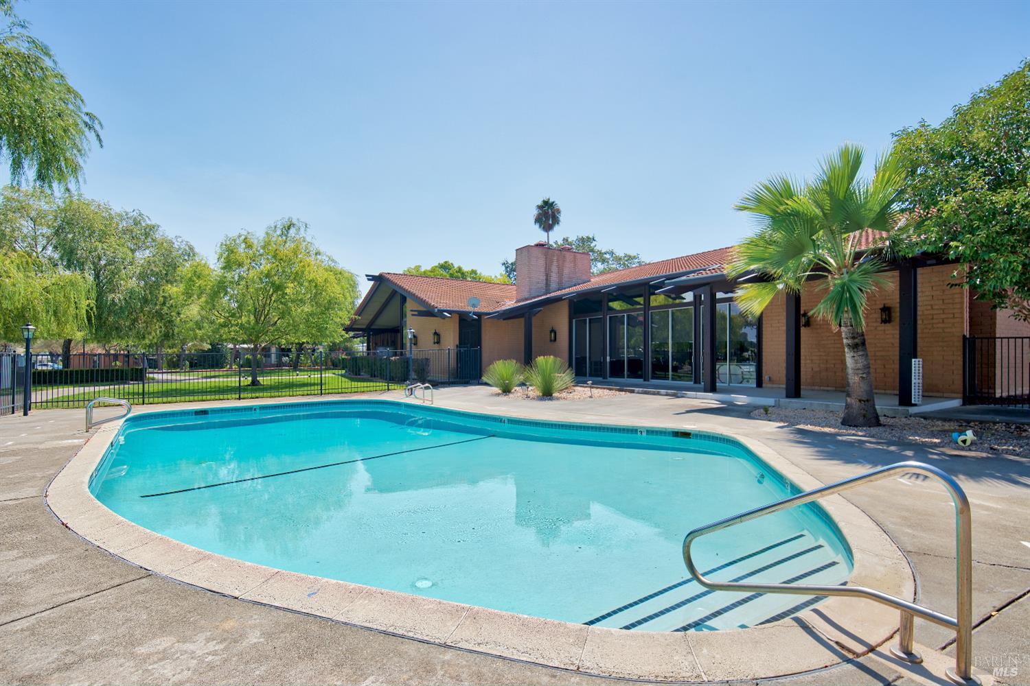 Detail Gallery Image 34 of 35 For 708 Seville Way, Novato,  CA 94949 - 2 Beds | 2 Baths