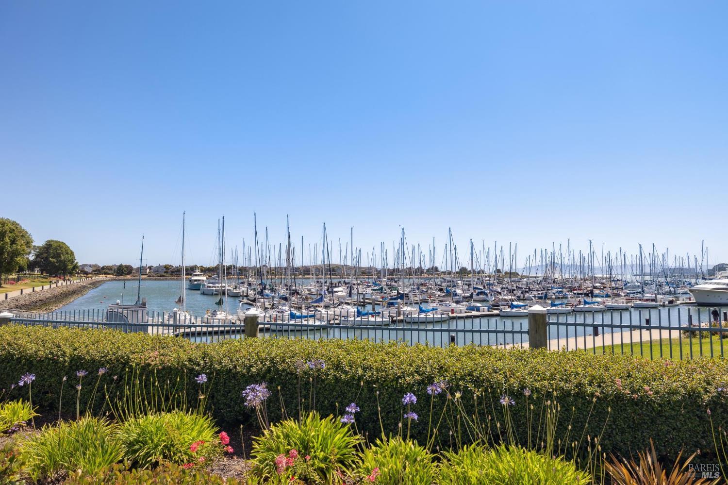 Detail Gallery Image 12 of 29 For 306 Commodore Dr, Richmond,  CA 94804 - 2 Beds | 2/1 Baths