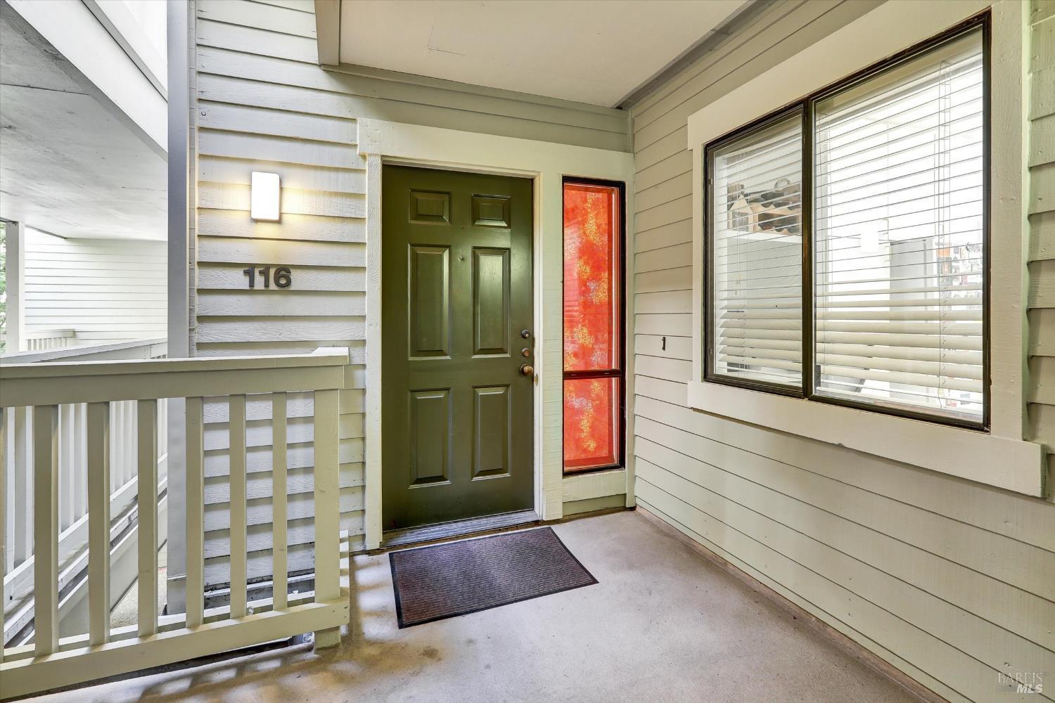 Detail Gallery Image 14 of 16 For 116 Eucalyptus Knoll St, Mill Valley,  CA 94941 - 1 Beds | 1/1 Baths