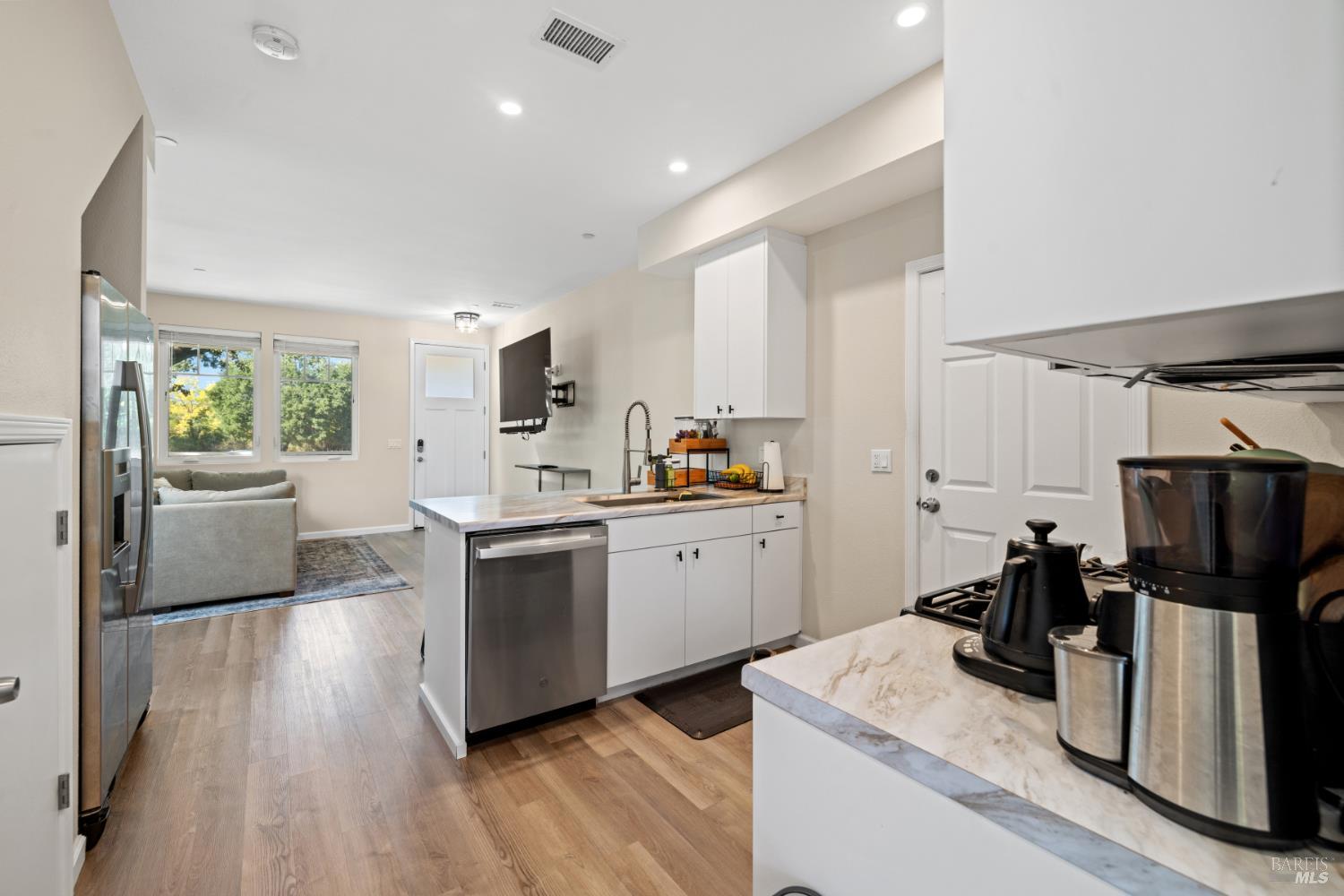 Detail Gallery Image 7 of 28 For 444 Pueblo Bonito Pl, Santa Rosa,  CA 95407 - 3 Beds | 2/1 Baths