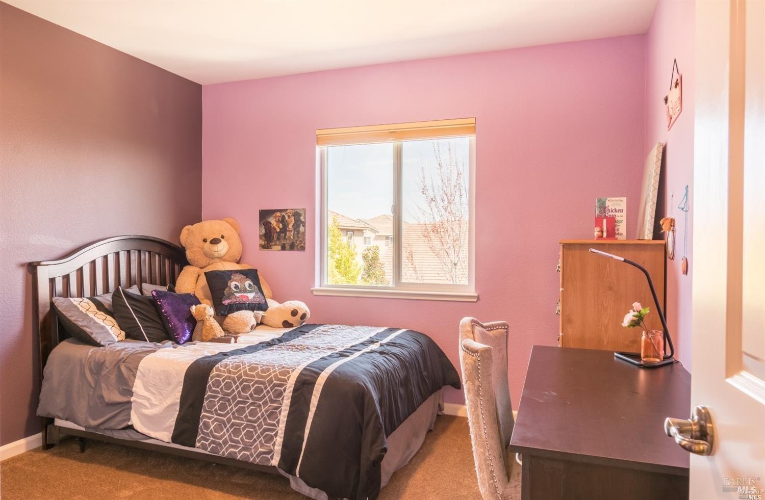 Detail Gallery Image 15 of 22 For 2222 Newcastle Dr, Vacaville,  CA 95687 - 3 Beds | 2/1 Baths