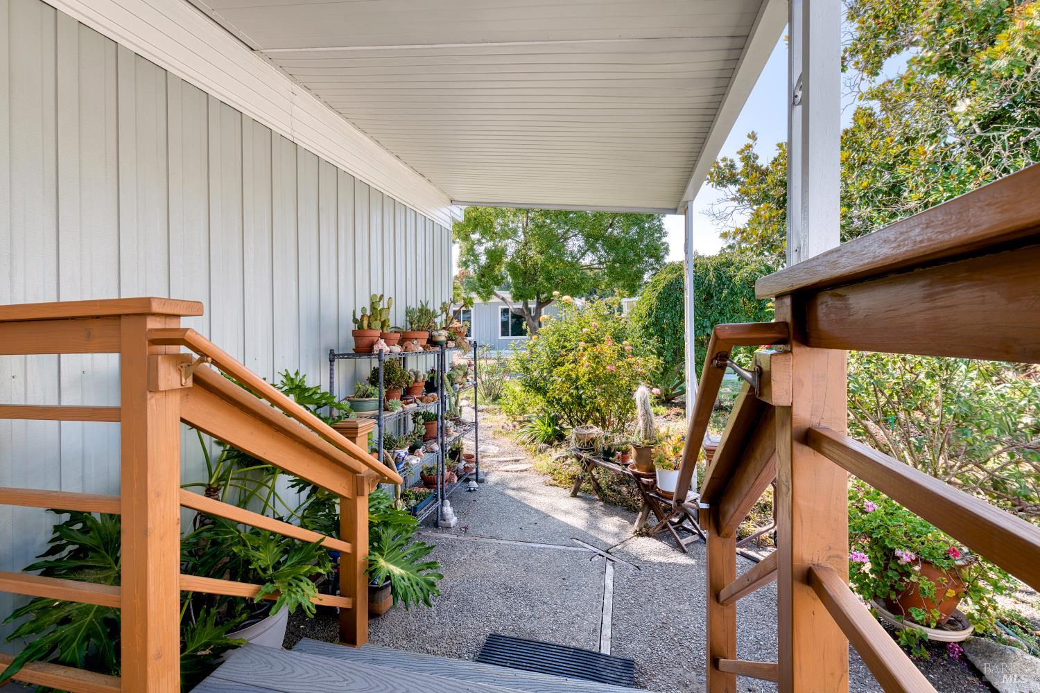 Detail Gallery Image 5 of 35 For 708 Seville Way, Novato,  CA 94949 - 2 Beds | 2 Baths