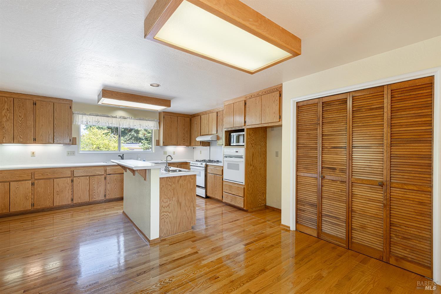 Detail Gallery Image 11 of 38 For 1016 Mccormick Ln, Napa,  CA 94558 - 4 Beds | 2 Baths