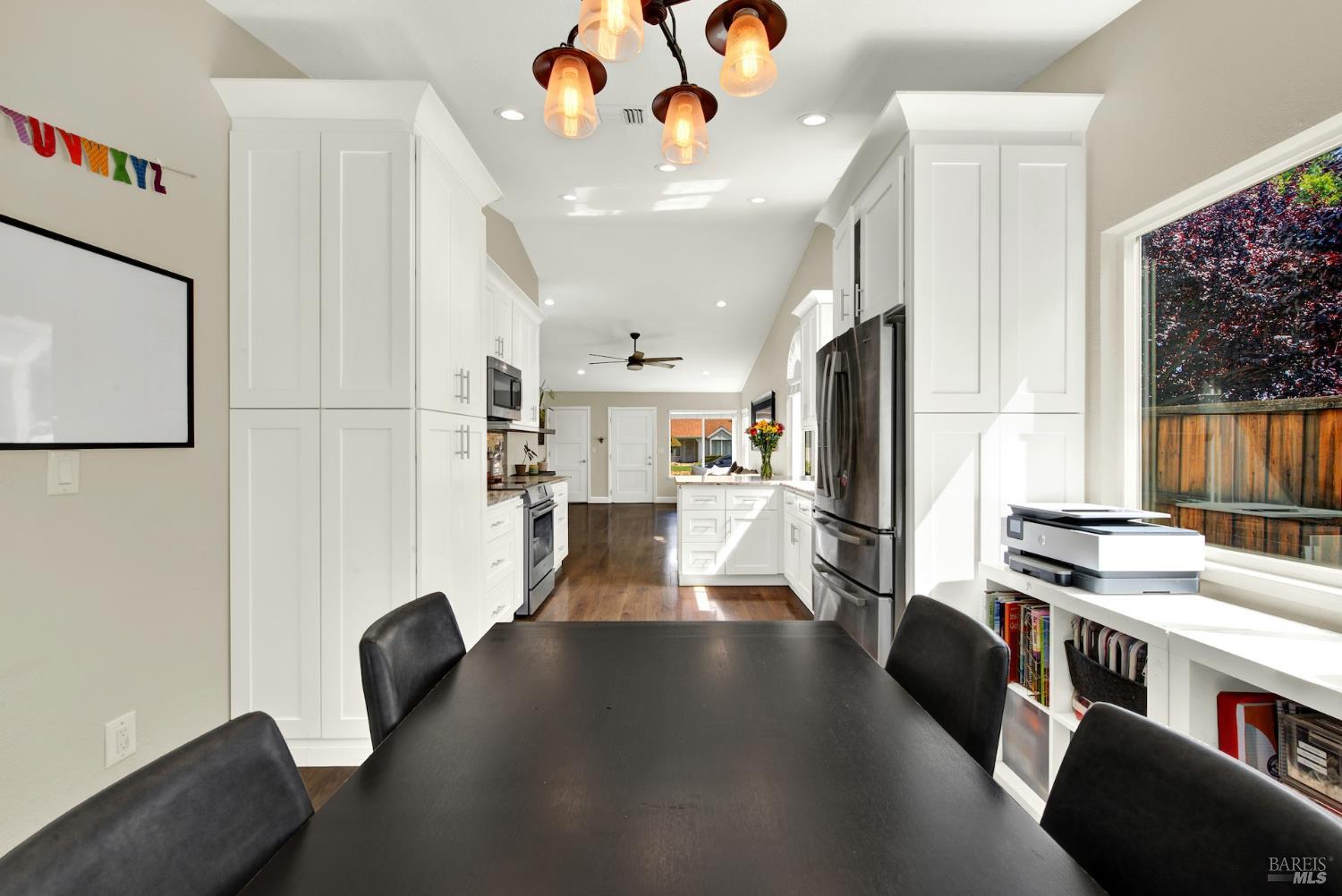 Detail Gallery Image 14 of 48 For 376 Bishop Dr, Vacaville,  CA 95687 - 3 Beds | 2 Baths