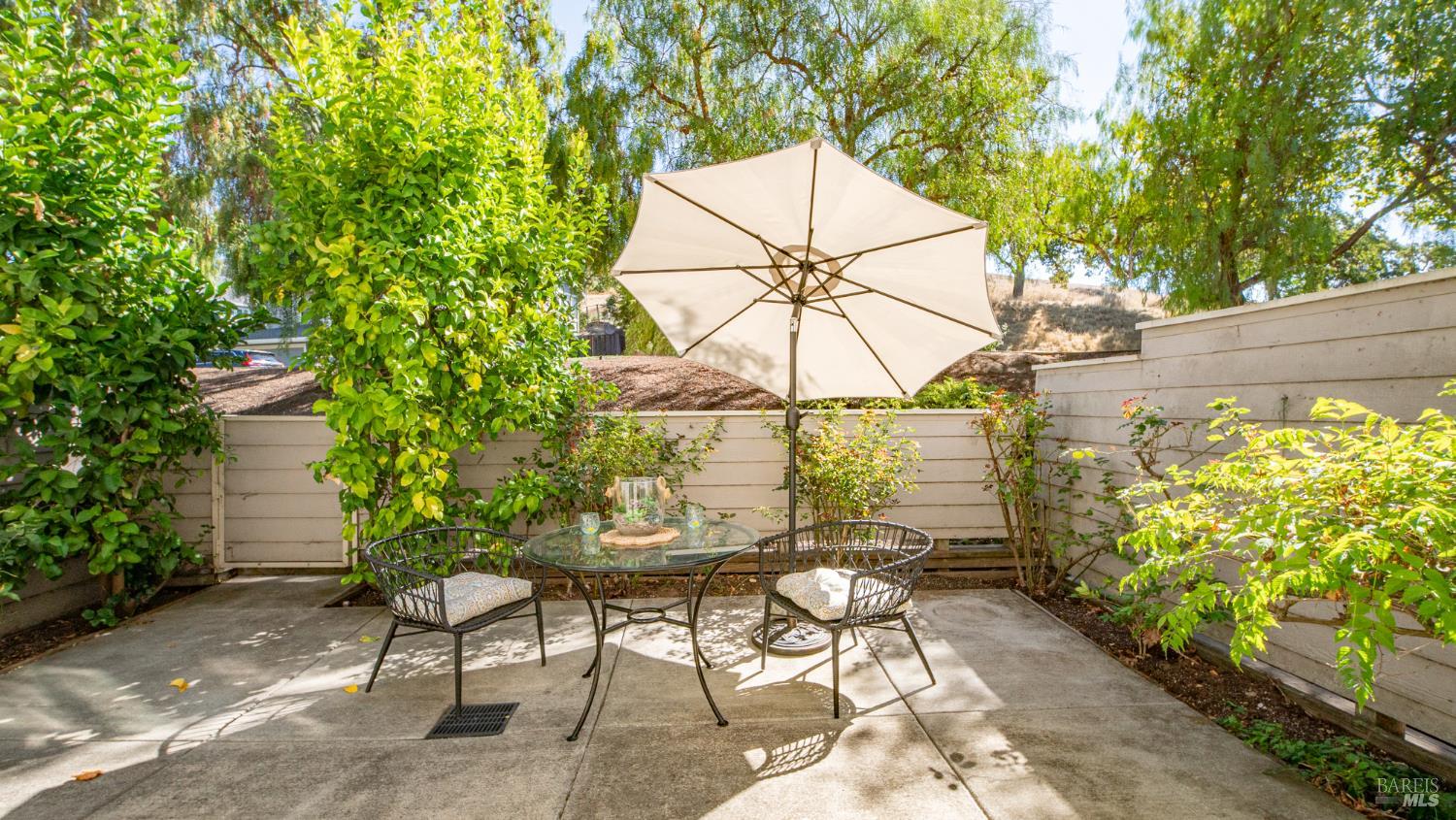 Detail Gallery Image 8 of 36 For 4 Bridle Path Ln, Novato,  CA 94945 - 2 Beds | 1 Baths