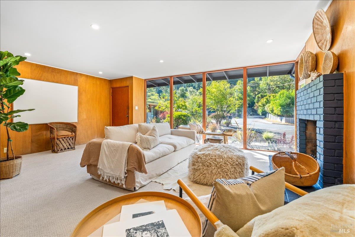 Detail Gallery Image 5 of 24 For 84 Canyon Rd, Fairfax,  CA 94930 - 3 Beds | 1 Baths