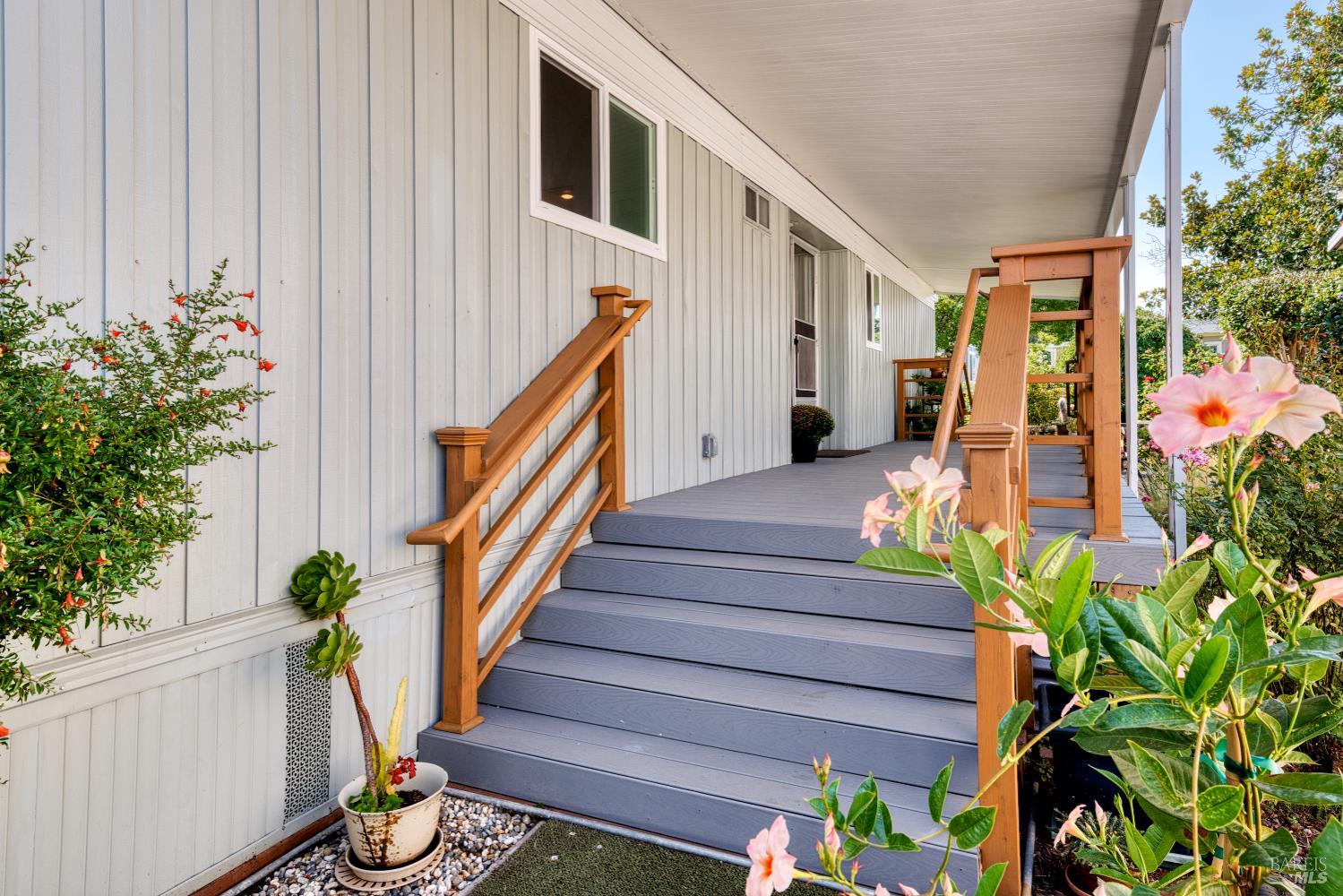 Detail Gallery Image 4 of 35 For 708 Seville Way, Novato,  CA 94949 - 2 Beds | 2 Baths