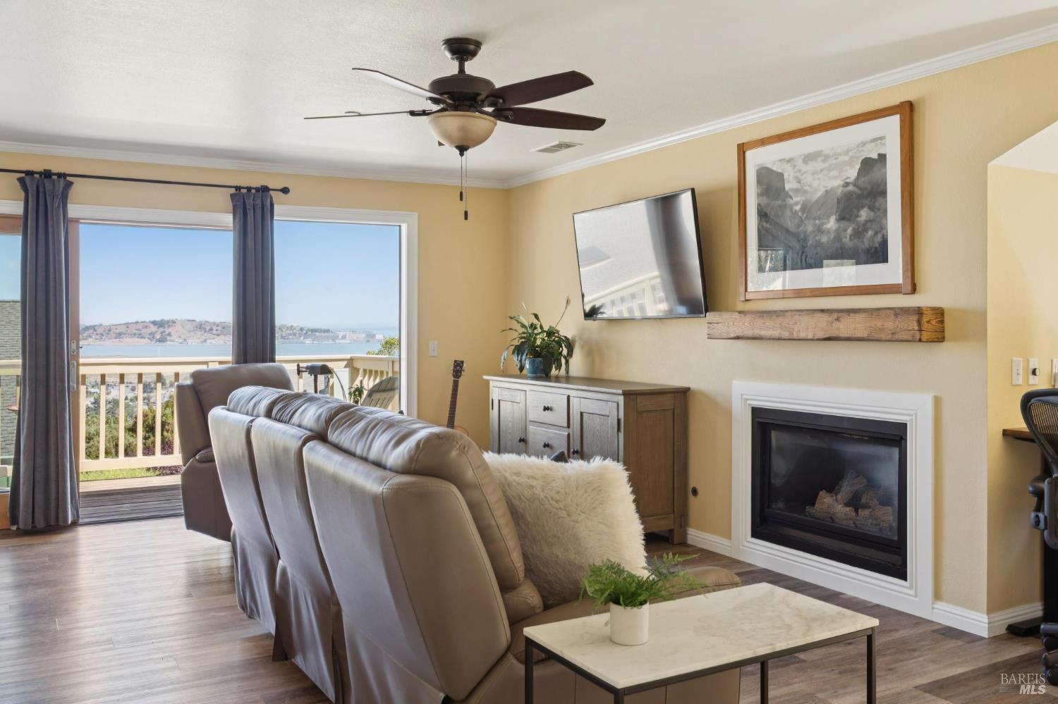 Detail Gallery Image 4 of 22 For 51 Laurel Dr, Corte Madera,  CA 94925 - 2 Beds | 2 Baths