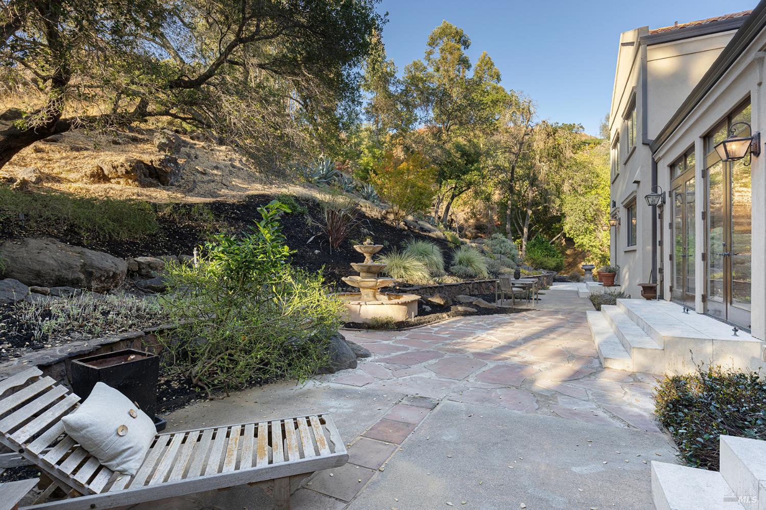 Detail Gallery Image 20 of 72 For 145 Canyon Ct, Napa,  CA 94558 - 5 Beds | 4/1 Baths