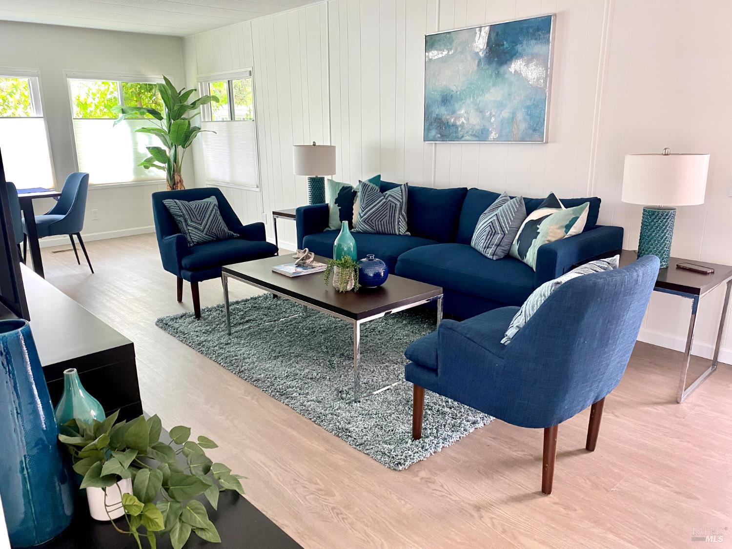 Detail Gallery Image 3 of 22 For 504 Vera Cruz Ave, Novato,  CA 94949 - 2 Beds | 2 Baths