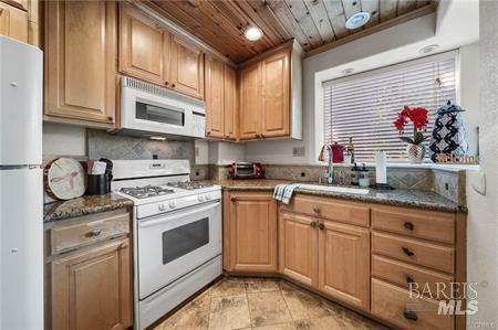 Detail Gallery Image 56 of 72 For 2894 Silverado St, Clearlake,  CA 95424 - 3 Beds | 2/1 Baths