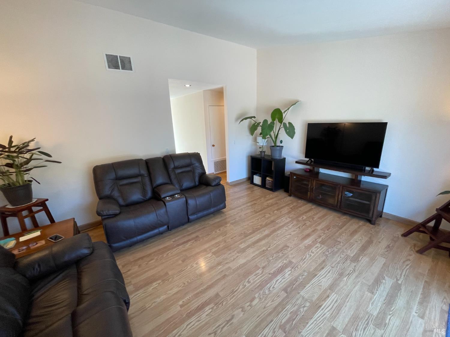Detail Gallery Image 16 of 27 For 954 Eleanor Ave, Rohnert Park,  CA 94928 - 3 Beds | 2 Baths