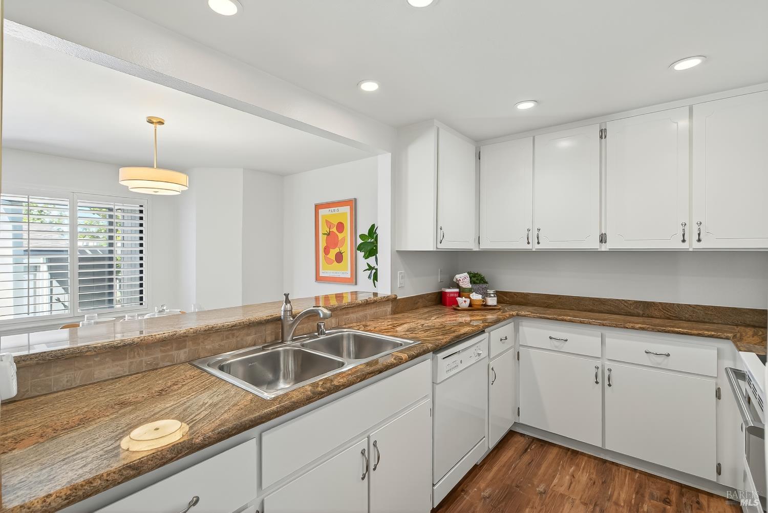 Detail Gallery Image 13 of 28 For 71 Scottsdale Way, Novato,  CA 94947 - 2 Beds | 1/1 Baths