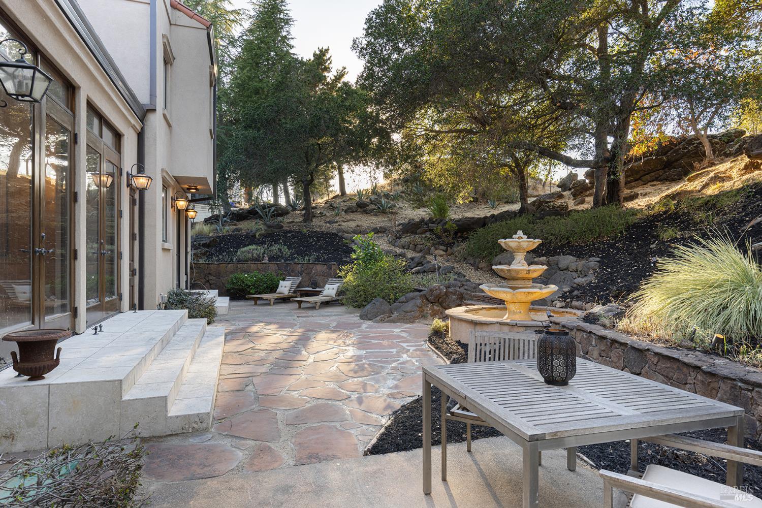 Detail Gallery Image 25 of 72 For 145 Canyon Ct, Napa,  CA 94558 - 5 Beds | 4/1 Baths