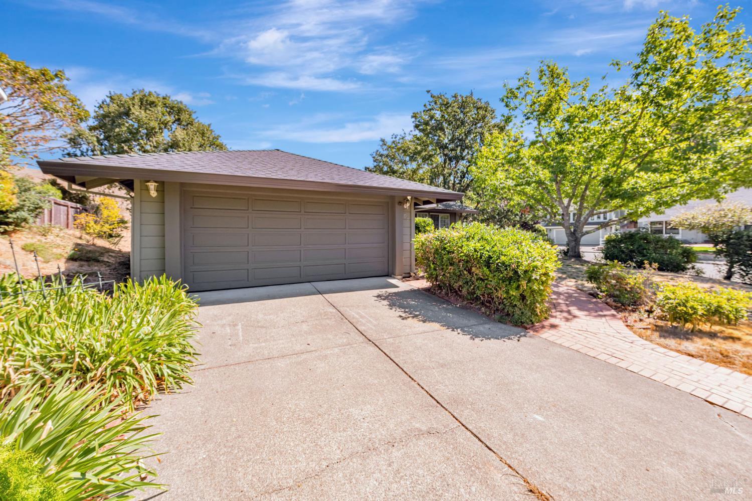 Detail Gallery Image 2 of 31 For 107 Partridge Dr, Novato,  CA 94945 - 3 Beds | 2 Baths