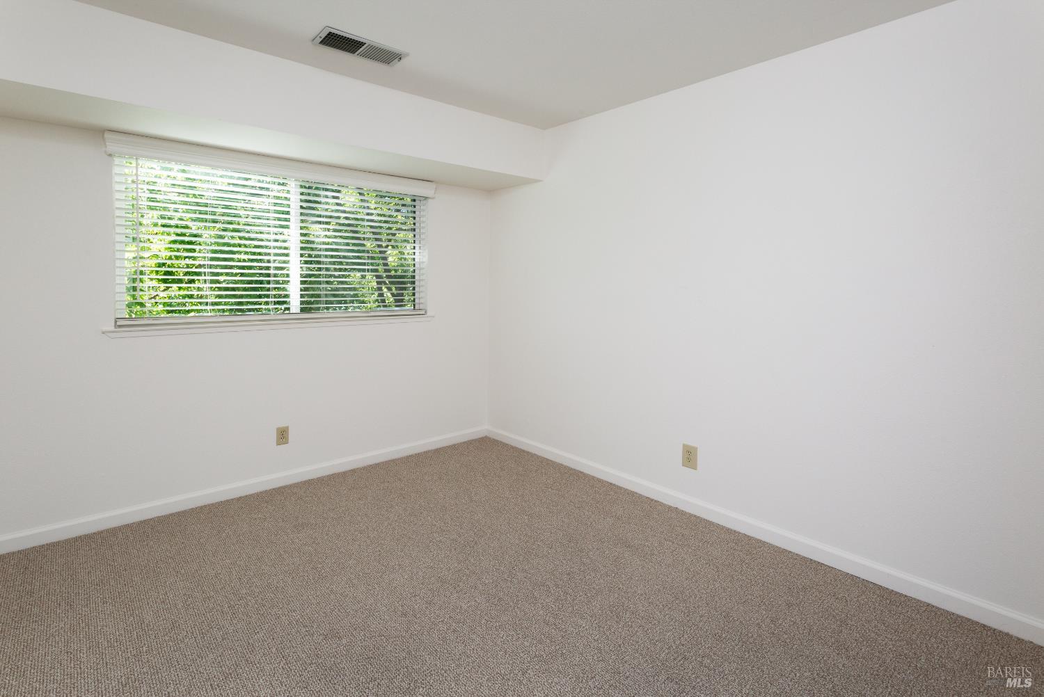 Detail Gallery Image 9 of 17 For 130 W Agua Caliente Rd, Sonoma,  CA 95476 - 2 Beds | 1 Baths