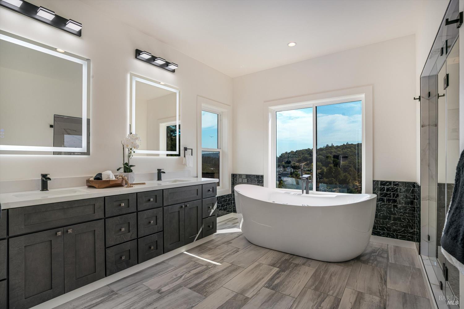 Detail Gallery Image 16 of 35 For 3511 Hanover Pl, Santa Rosa,  CA 95404 - 4 Beds | 3/1 Baths