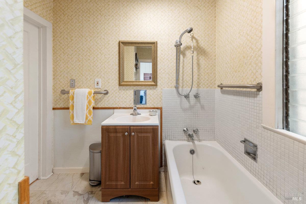 Detail Gallery Image 26 of 73 For 445 Scenic Ave, San Anselmo,  CA 94960 - 2 Beds | 2 Baths