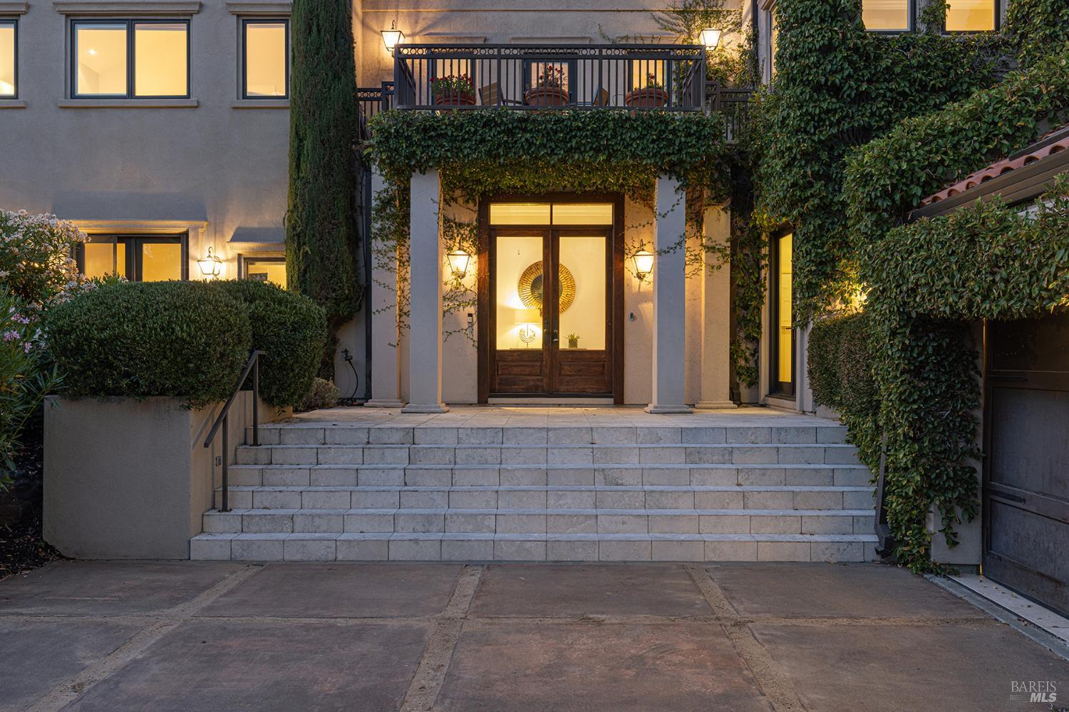 Detail Gallery Image 14 of 72 For 145 Canyon Ct, Napa,  CA 94558 - 5 Beds | 4/1 Baths