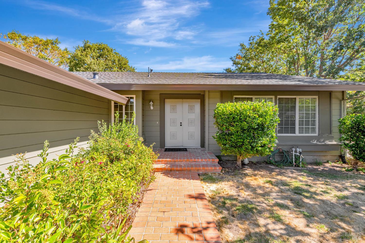 Detail Gallery Image 3 of 31 For 107 Partridge Dr, Novato,  CA 94945 - 3 Beds | 2 Baths