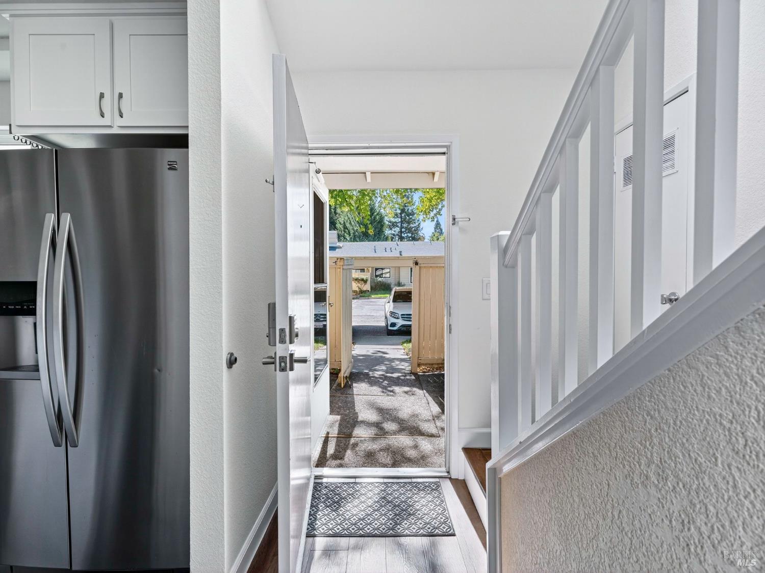 Detail Gallery Image 4 of 42 For 2301 Woodlake Dr, Santa Rosa,  CA 95405 - 2 Beds | 2 Baths