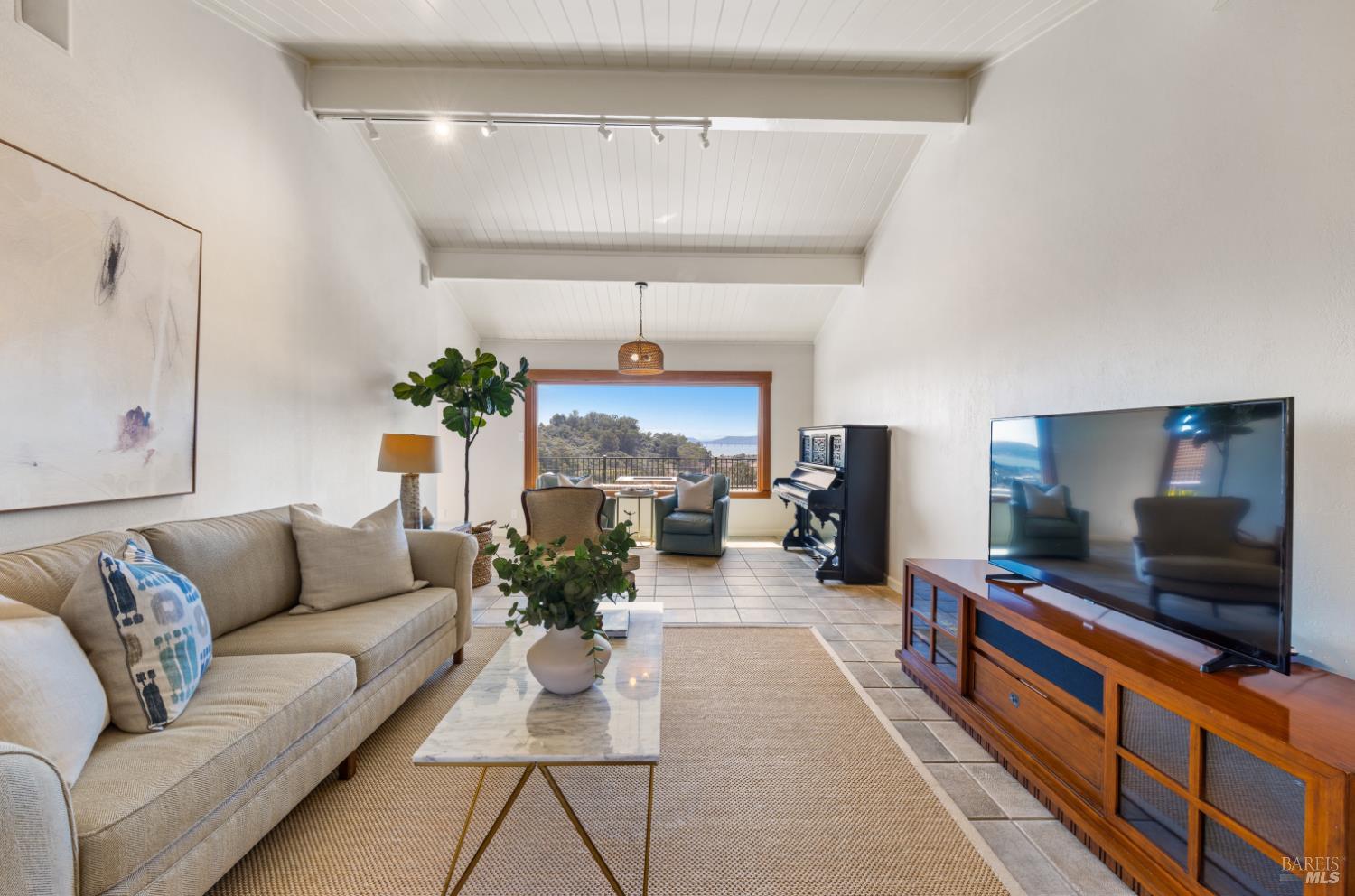 Detail Gallery Image 11 of 56 For 126 San Marino Dr, San Rafael,  CA 94901 - 5 Beds | 3/1 Baths