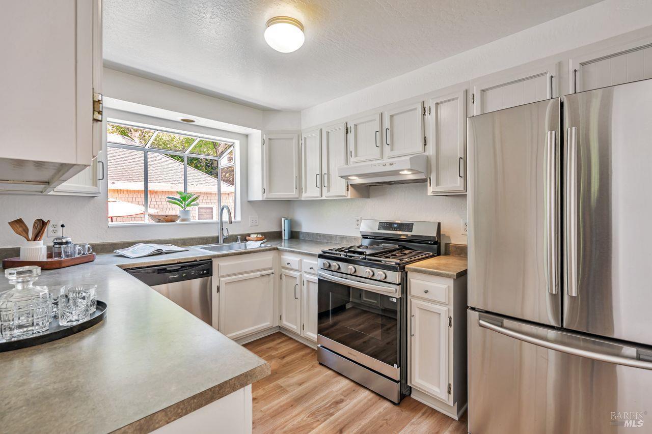 Detail Gallery Image 8 of 27 For 105 Bayview St, San Rafael,  CA 94901 - 3 Beds | 2 Baths