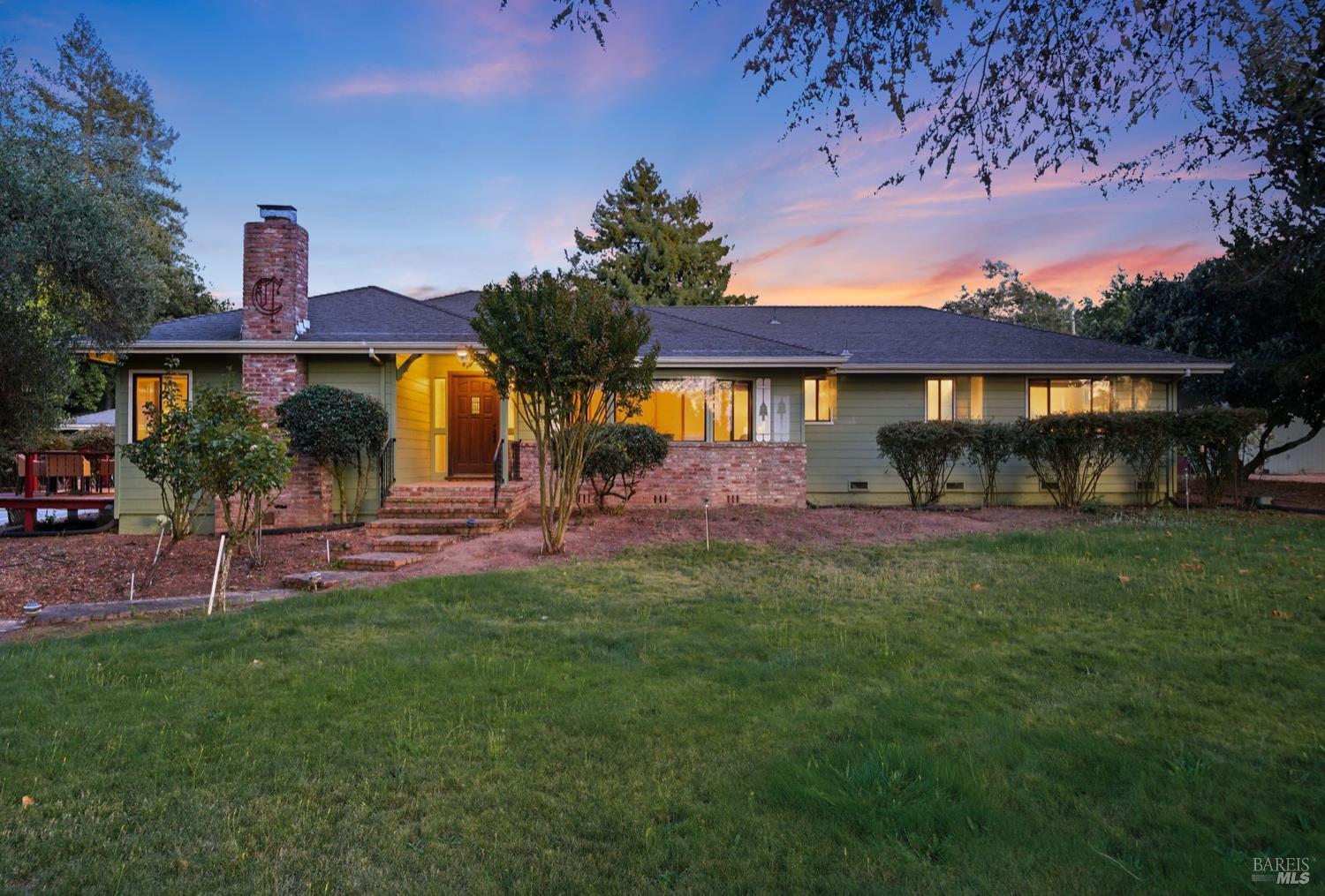 Detail Gallery Image 1 of 60 For 4047 Petaluma Blvd, Petaluma,  CA 94952 - 3 Beds | 2 Baths