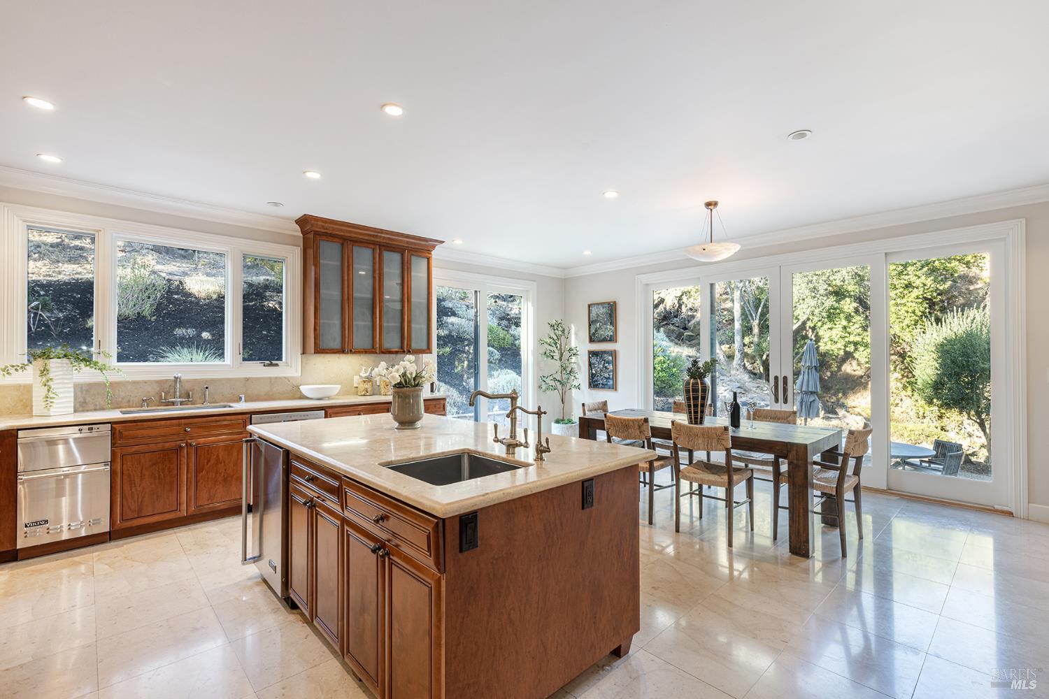 Detail Gallery Image 7 of 72 For 145 Canyon Ct, Napa,  CA 94558 - 5 Beds | 4/1 Baths