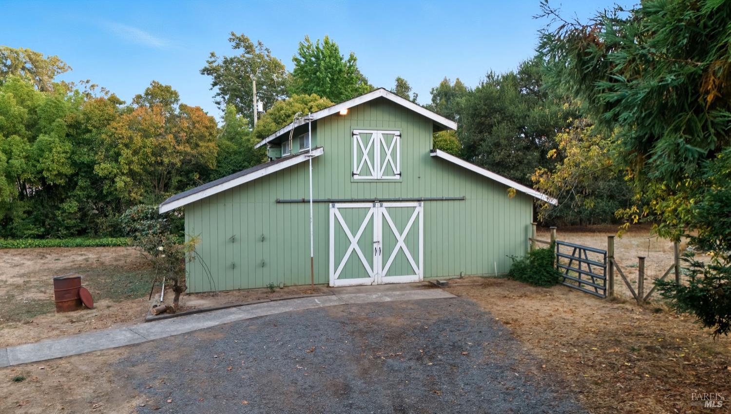Detail Gallery Image 5 of 60 For 4047 Petaluma Blvd, Petaluma,  CA 94952 - 3 Beds | 2 Baths
