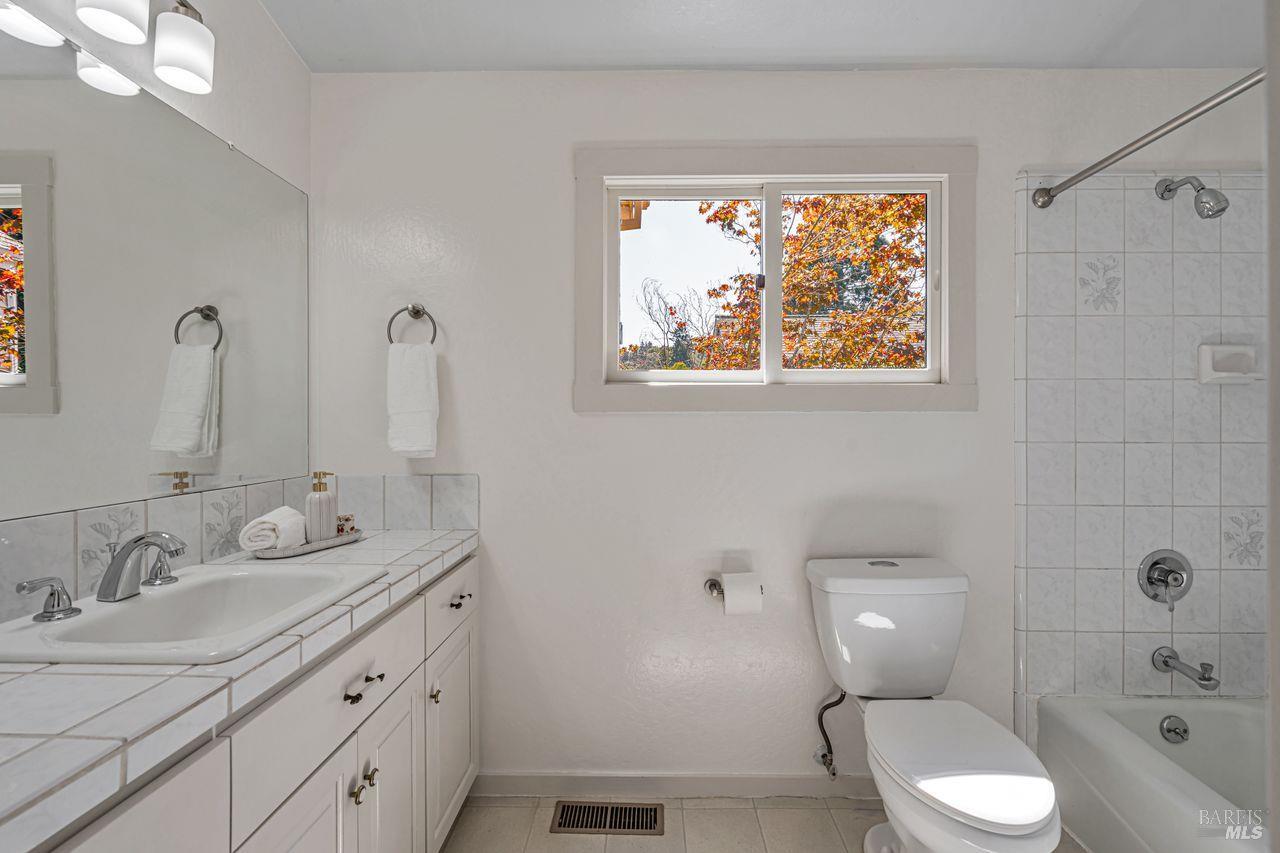 Detail Gallery Image 15 of 27 For 105 Bayview St, San Rafael,  CA 94901 - 3 Beds | 2 Baths
