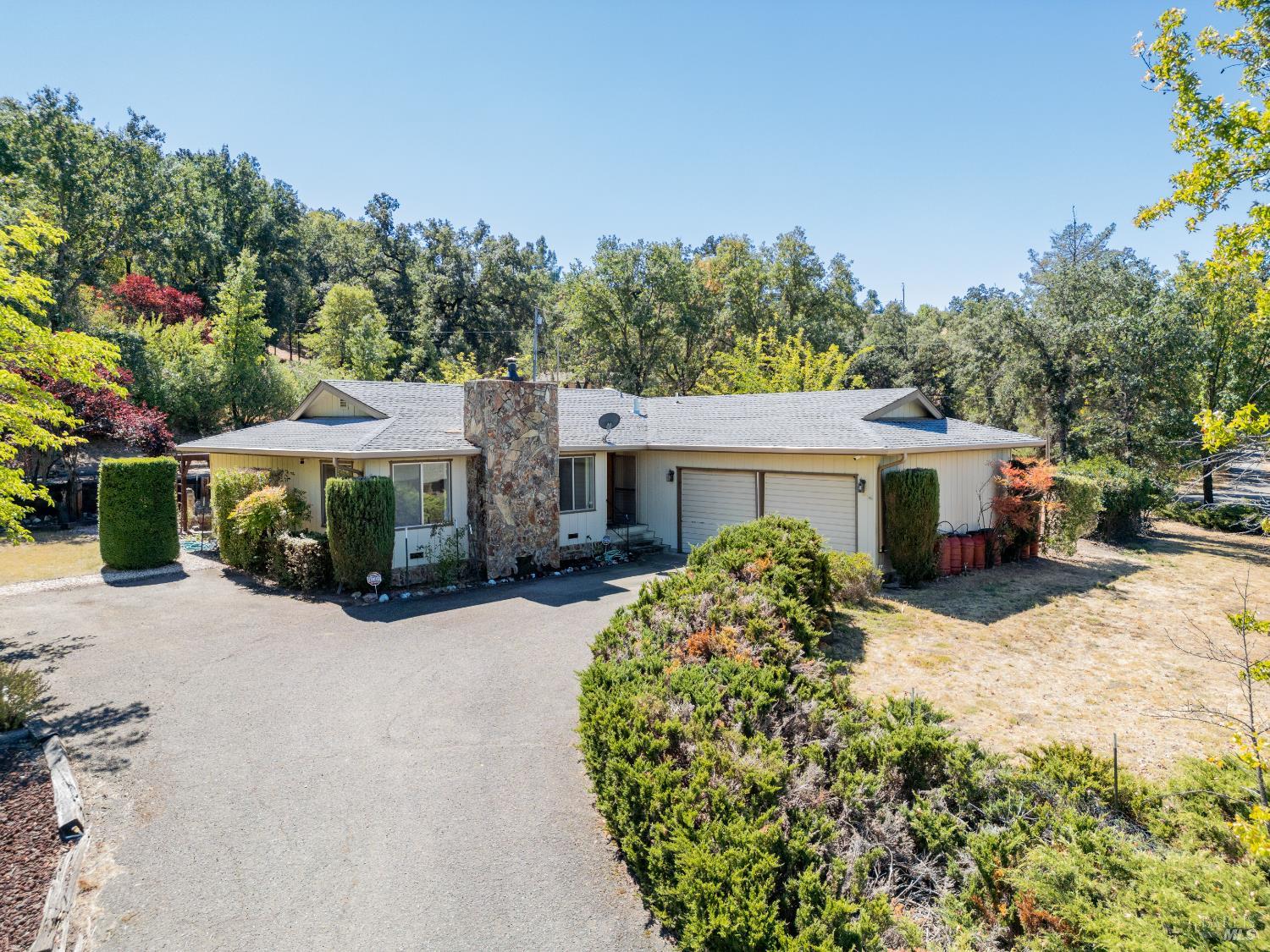 Detail Gallery Image 2 of 33 For 641 Blue Oak Dr, Ukiah,  CA 95482 - 4 Beds | 2 Baths