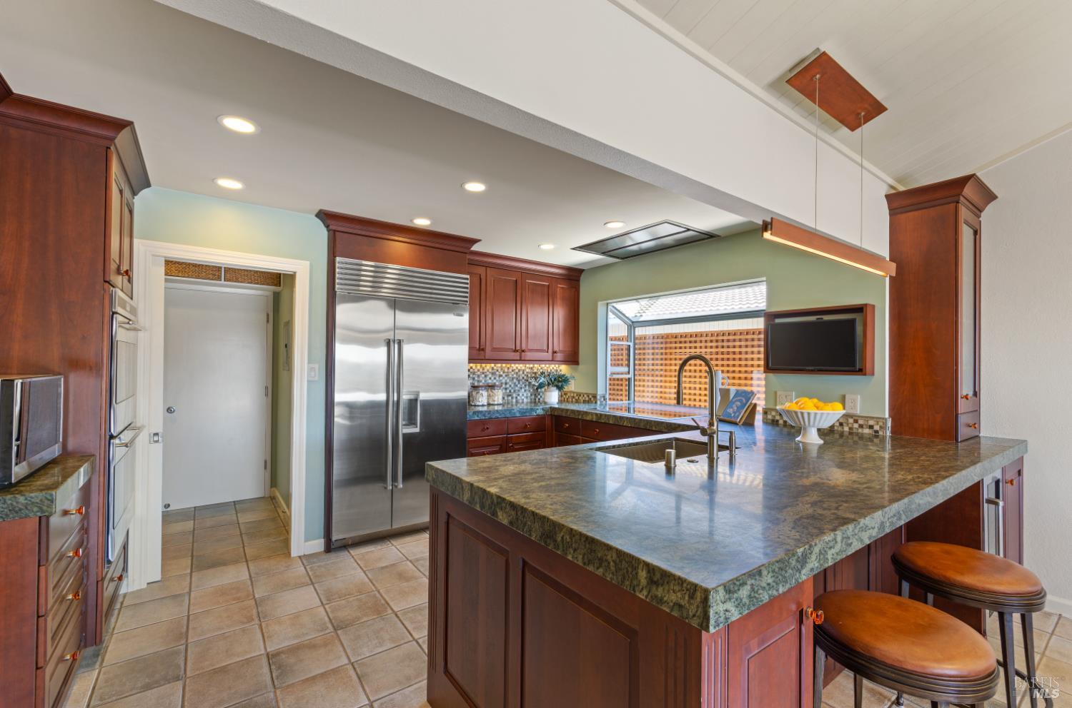 Detail Gallery Image 6 of 56 For 126 San Marino Dr, San Rafael,  CA 94901 - 5 Beds | 3/1 Baths