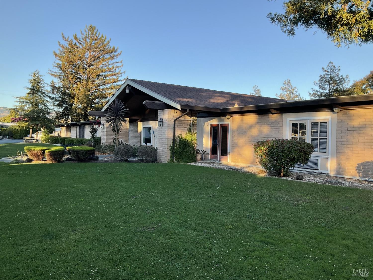 Detail Gallery Image 17 of 18 For 1003 Sonoma Ct, Petaluma,  CA 94954 - 2 Beds | 2 Baths