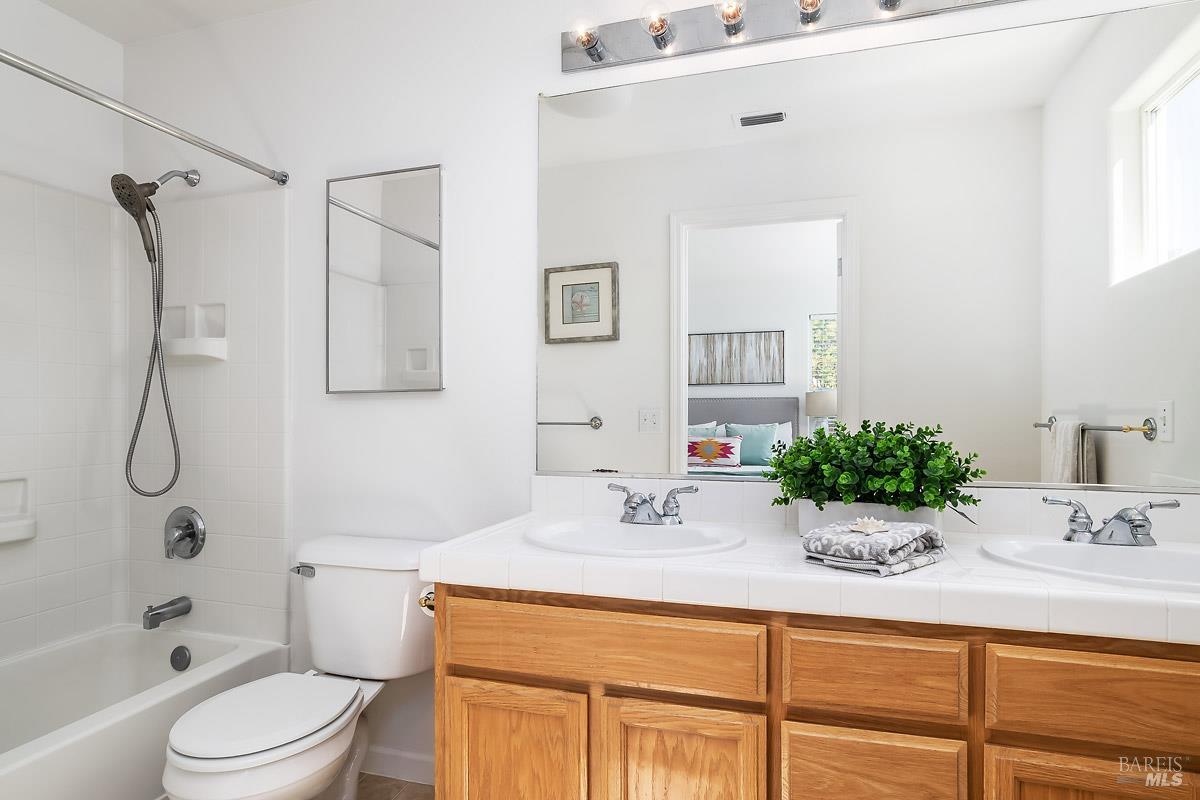 Detail Gallery Image 19 of 28 For 62 Holliday Dr, Novato,  CA 94949 - 2 Beds | 2/1 Baths