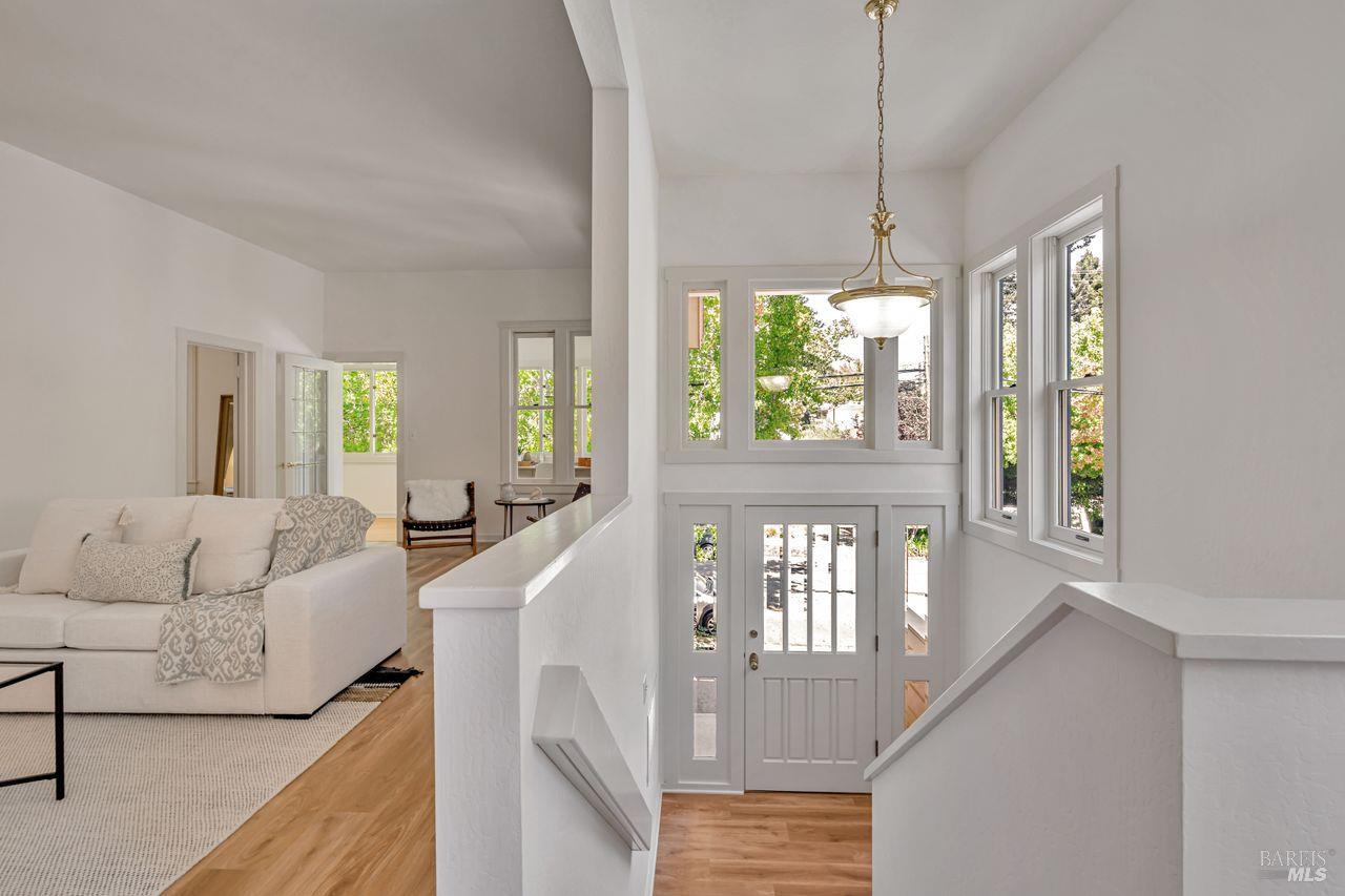Detail Gallery Image 2 of 27 For 105 Bayview St, San Rafael,  CA 94901 - 3 Beds | 2 Baths