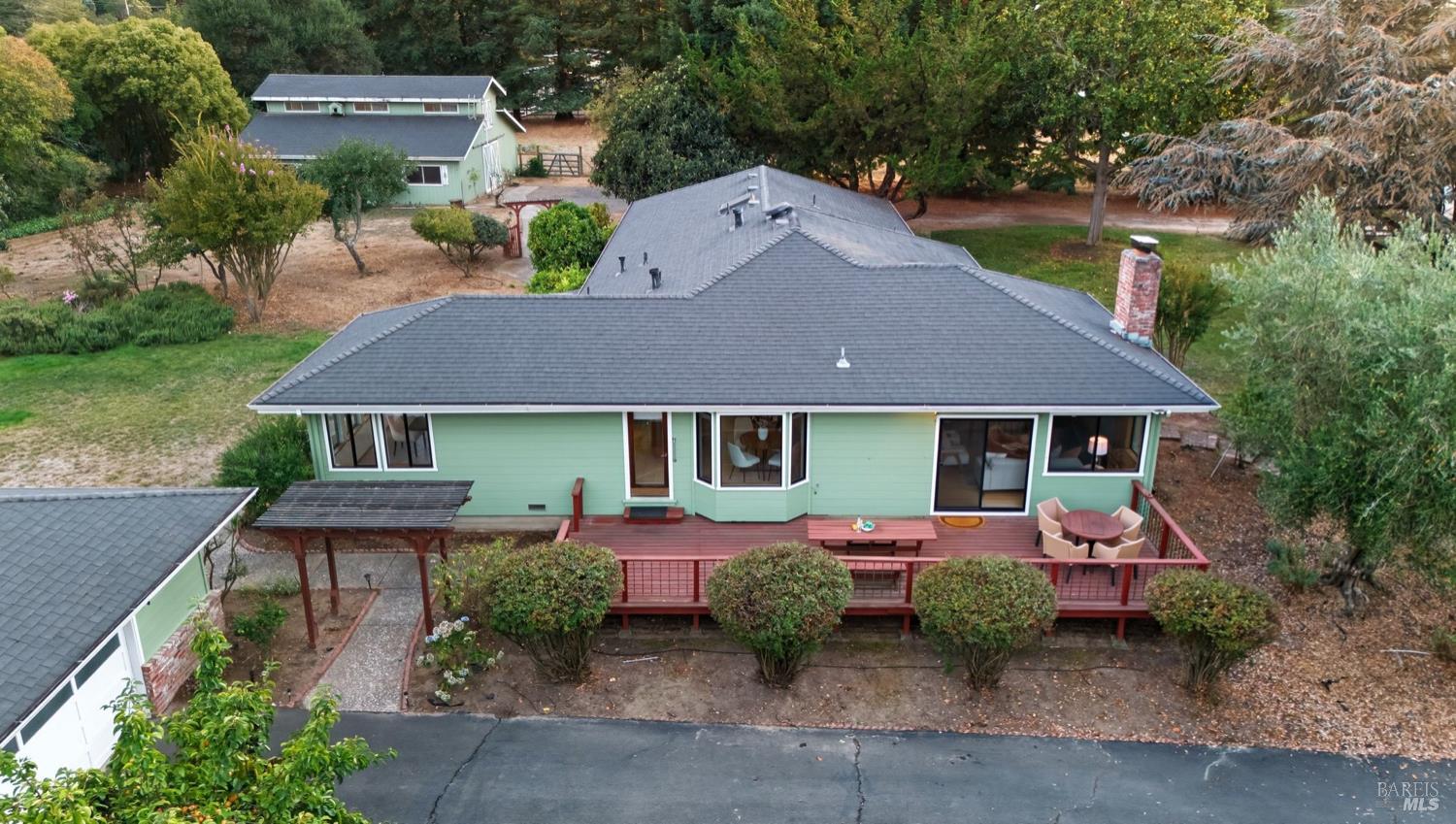 Detail Gallery Image 2 of 60 For 4047 Petaluma Blvd, Petaluma,  CA 94952 - 3 Beds | 2 Baths