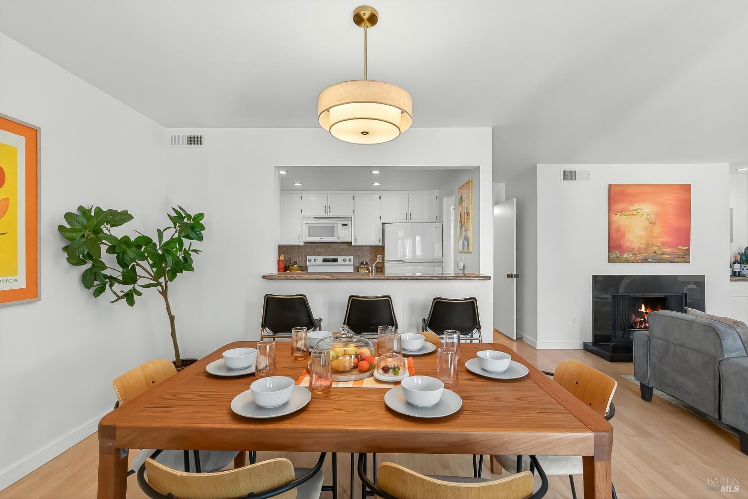 Detail Gallery Image 10 of 28 For 71 Scottsdale Way, Novato,  CA 94947 - 2 Beds | 1/1 Baths
