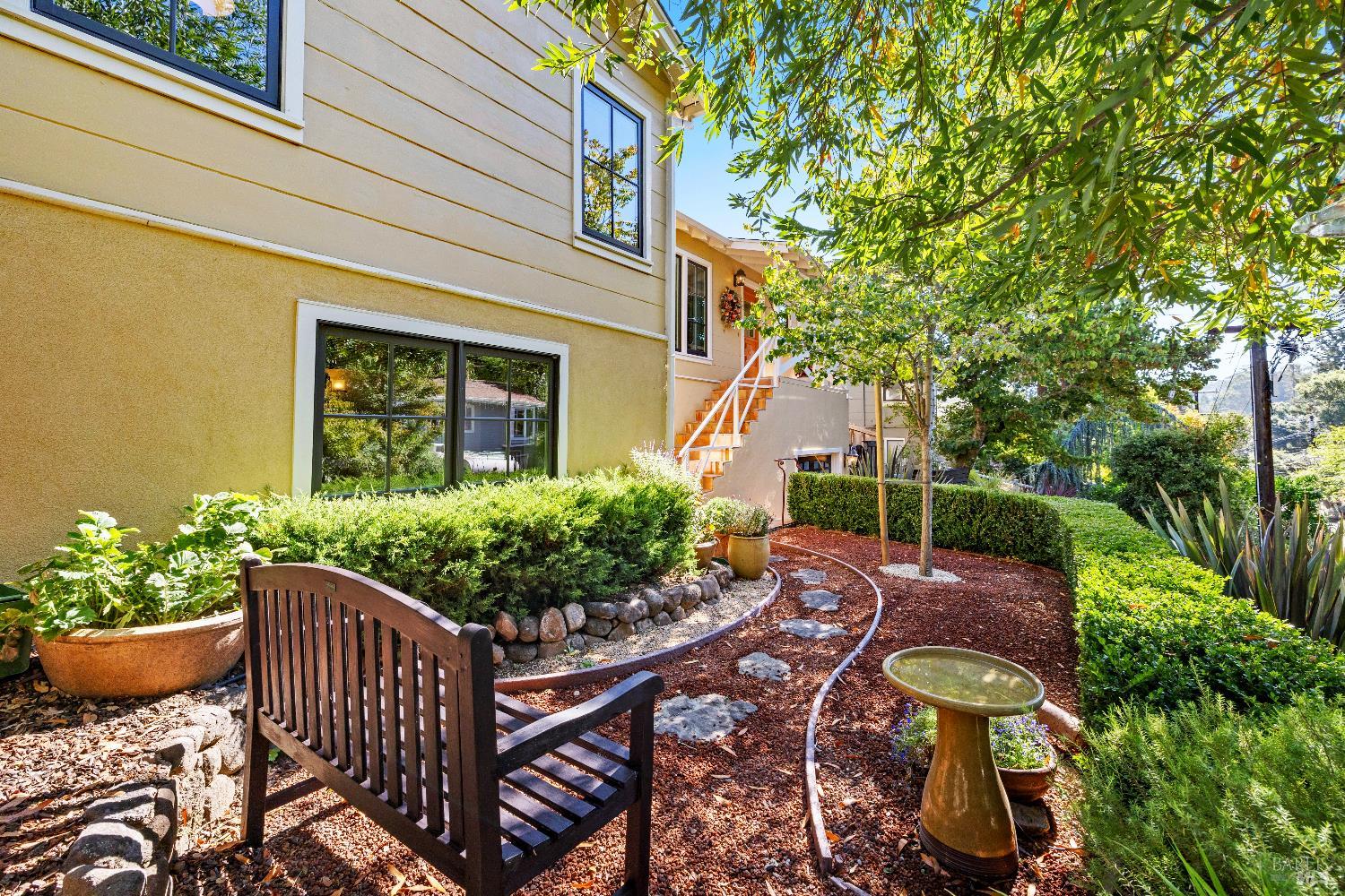 Detail Gallery Image 3 of 44 For 260 Clorinda Ave, San Rafael,  CA 94901 - 4 Beds | 3 Baths